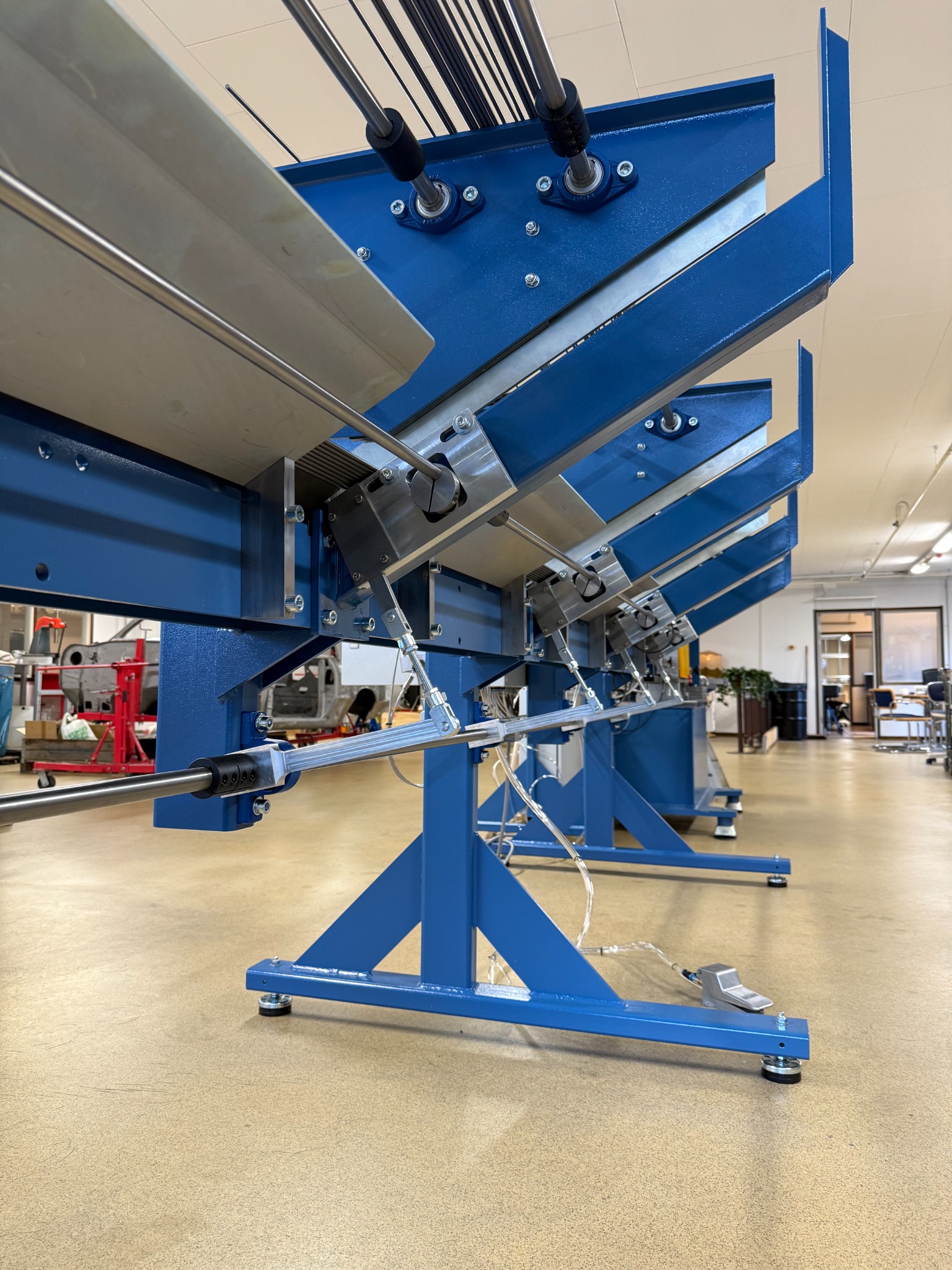 Bar magazine for automatic feeding